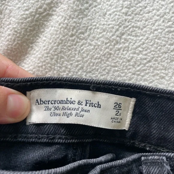 Abercrombie & Fitch 90s Relaxed Jean Ultra High Rise- Black. Size 26/2 short - Picture 6 of 6